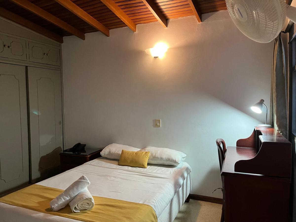 Hotel Casa Rosales à Medellín Extérieur photo